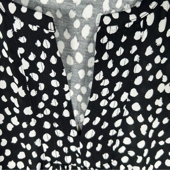 LOFT Split Neck Career Splash Dot Sleeveless Relaxed Black White Top M - Picture 7 of 9